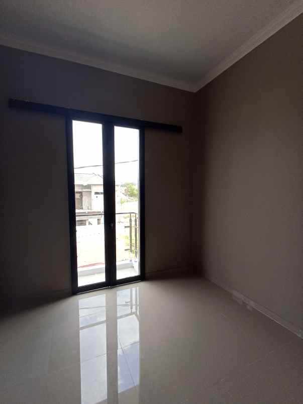 dijual rumah kayana regency