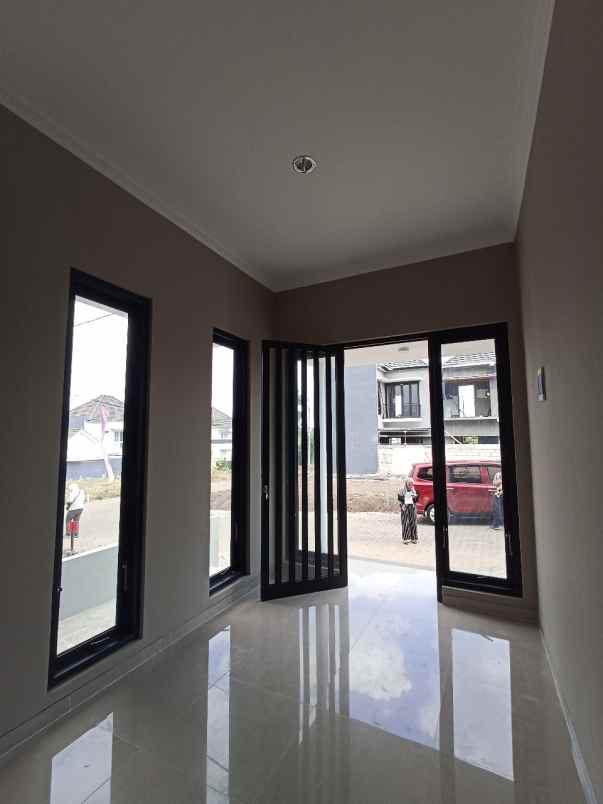 dijual rumah kayana regency