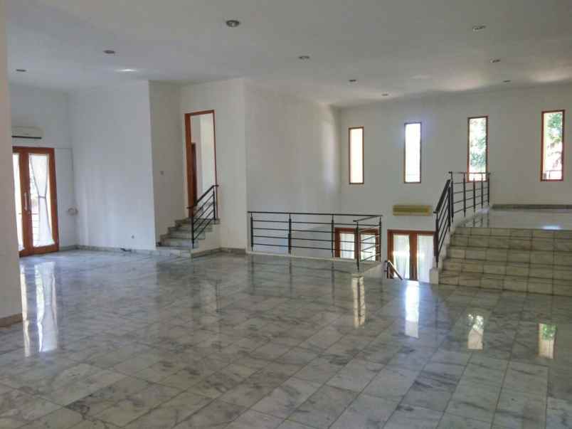 dijual rumah kemang