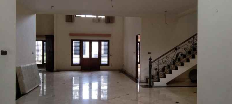 dijual rumah kemang timur