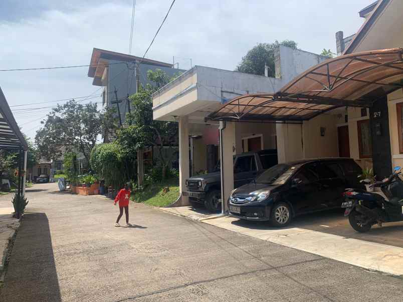 dijual rumah komp selaras sariwangi