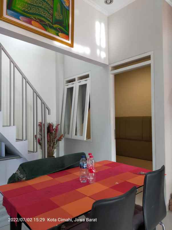 dijual rumah komplek cipageran