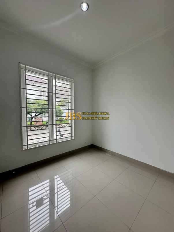 dijual rumah komplek citraland gama