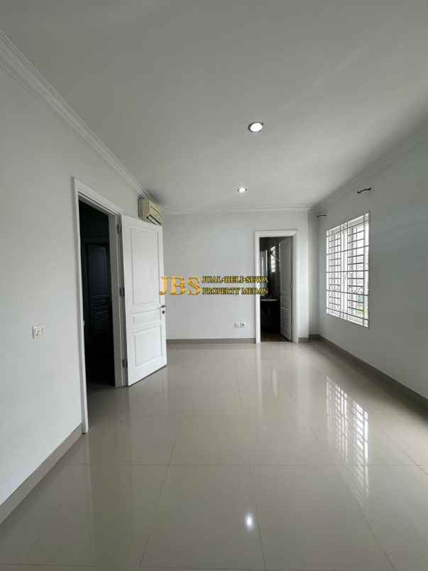 dijual rumah komplek citraland gama