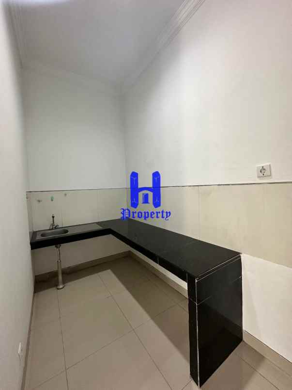 dijual rumah komplek citraland gama