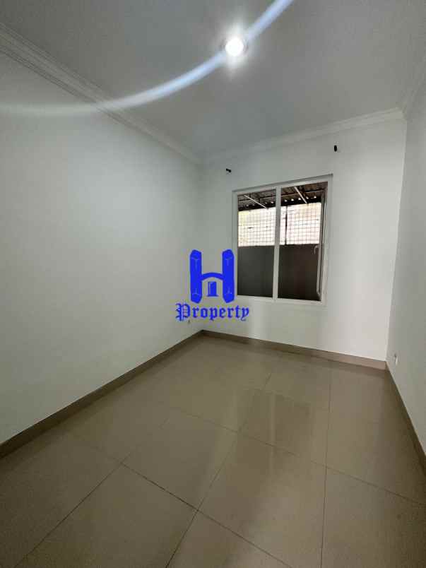 dijual rumah komplek citraland gama