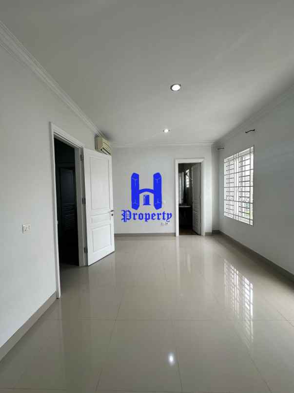 dijual rumah komplek citraland gama