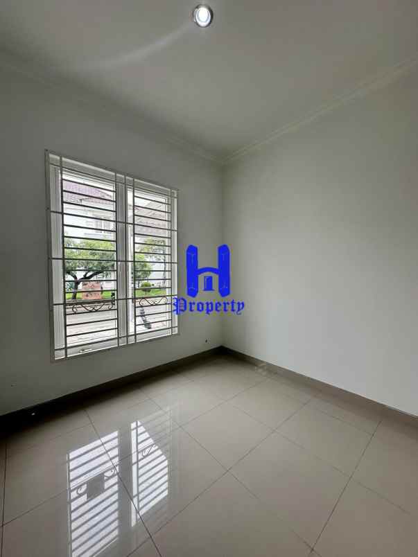dijual rumah komplek citraland gama