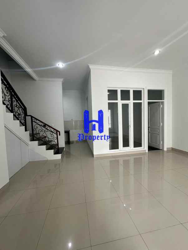 dijual rumah komplek citraland gama