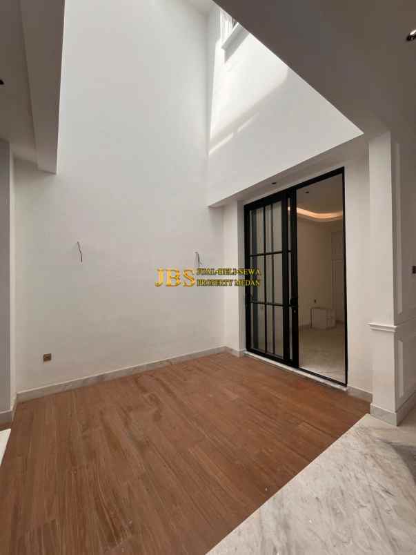 dijual rumah komplek graha metropolitan