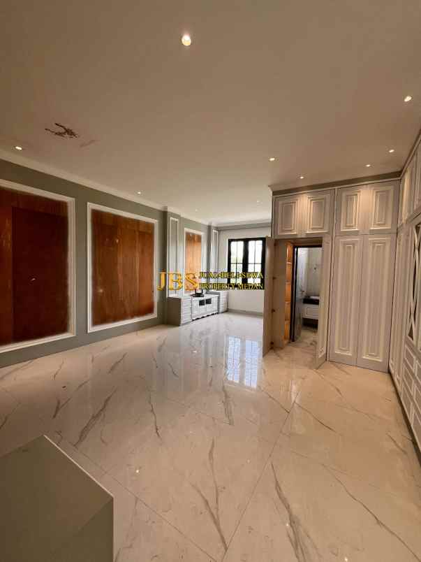 dijual rumah komplek graha metropolitan