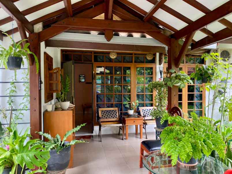 dijual rumah komplek griya mas