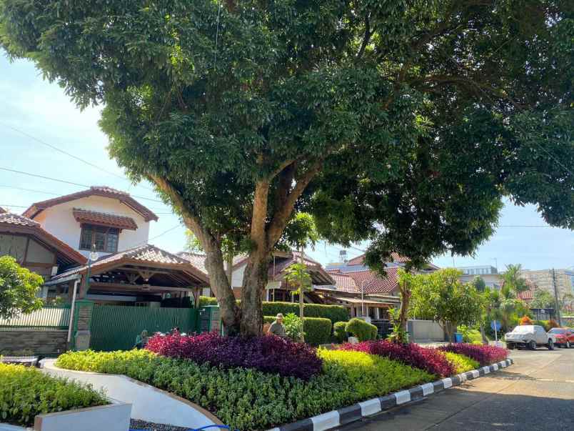 dijual rumah komplek griya mas