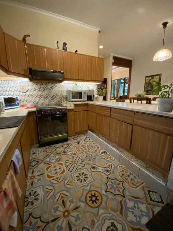 dijual rumah komplek griya mas