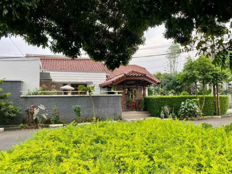 dijual rumah komplek griya mas