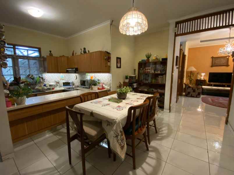 dijual rumah komplek griya mas