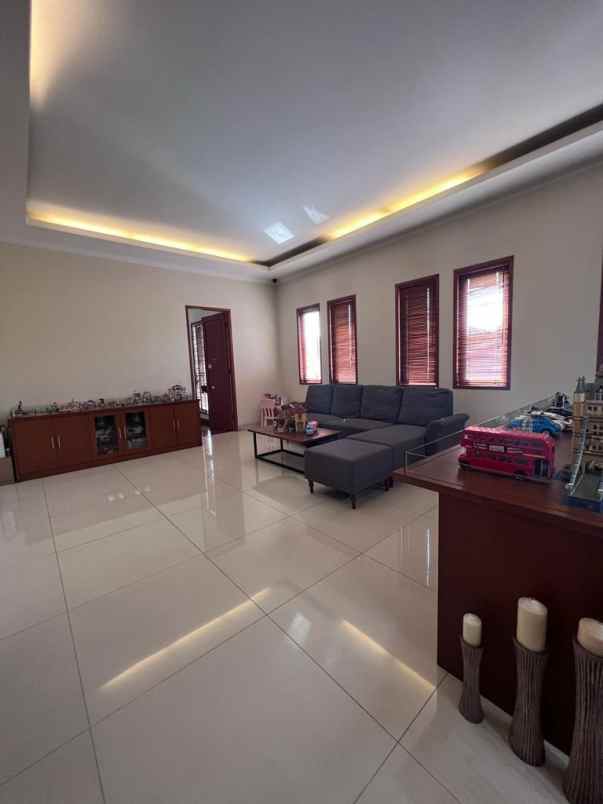 dijual rumah komplek jati indah