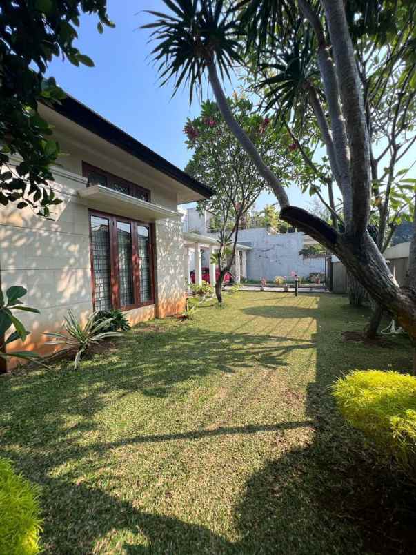 dijual rumah komplek jati indah