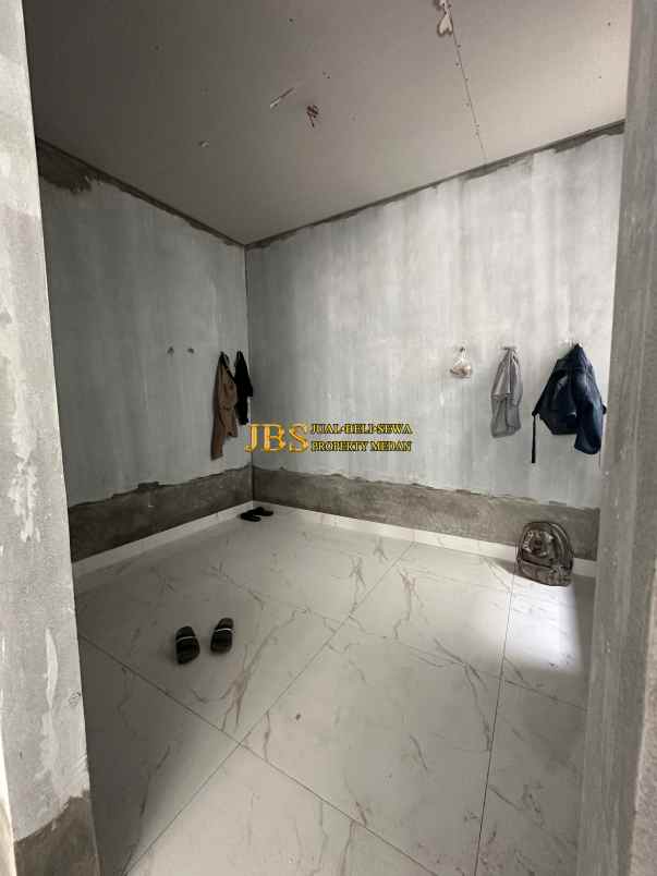 dijual rumah komplek jewel garden jalan