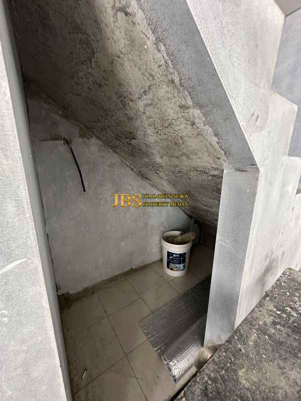 dijual rumah komplek jewel garden jalan