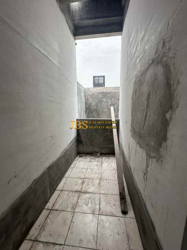 dijual rumah komplek jewel garden jalan