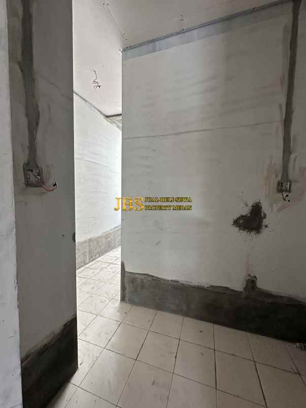 dijual rumah komplek jewel garden jalan