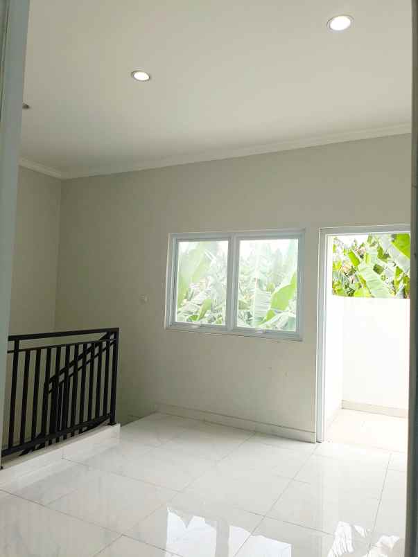 dijual rumah komplek kavling deplu adam