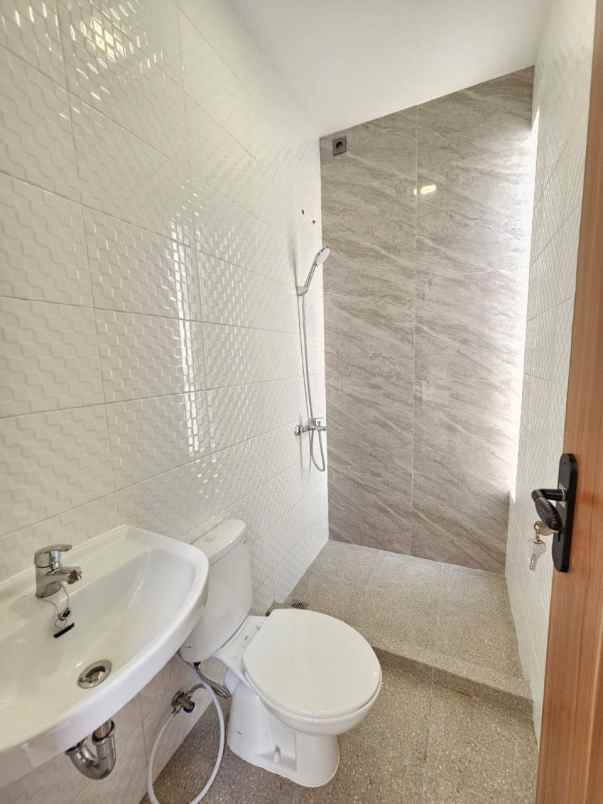 dijual rumah komplek pajak