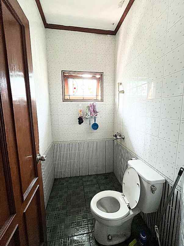 dijual rumah komplek pesanggrahan