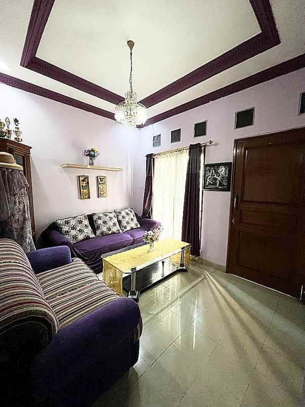 dijual rumah komplek pesanggrahan