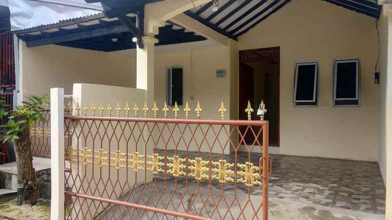 dijual rumah komplek pondok kacang prima
