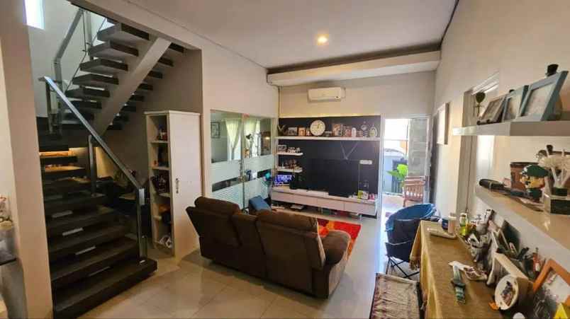 dijual rumah komplek pp jl ngesrep