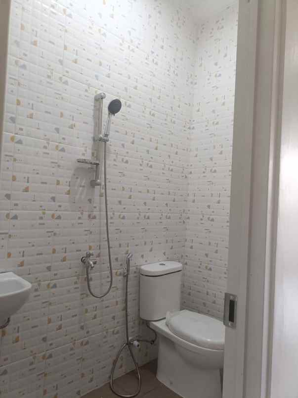 dijual rumah kota harapan indah bekasi