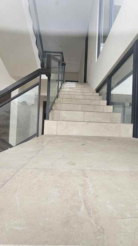 dijual rumah kota wisata