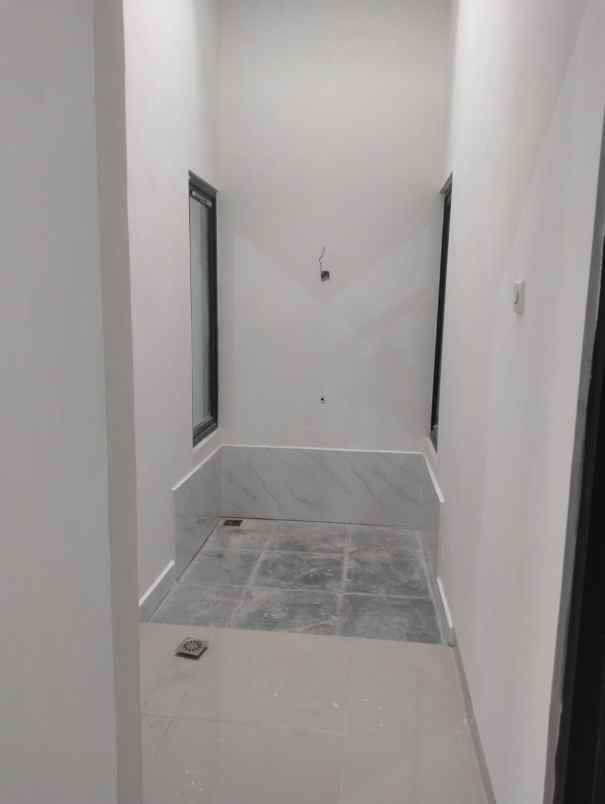 dijual rumah kumudasmoro pamularsih