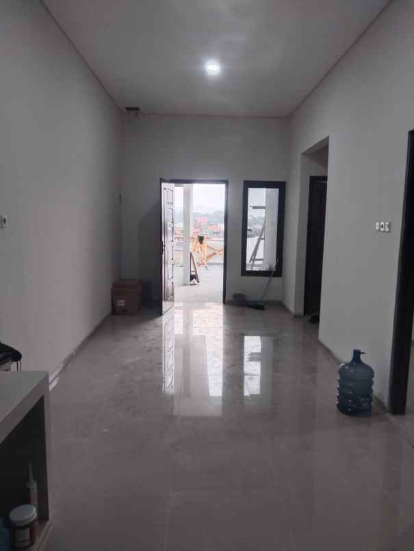 dijual rumah kumudasmoro pamularsih