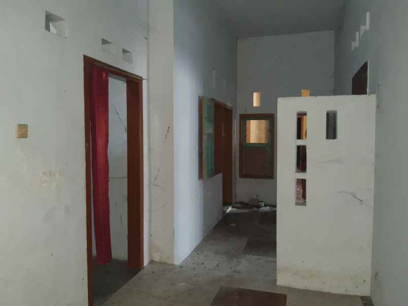 dijual rumah lama di pusat kota jember