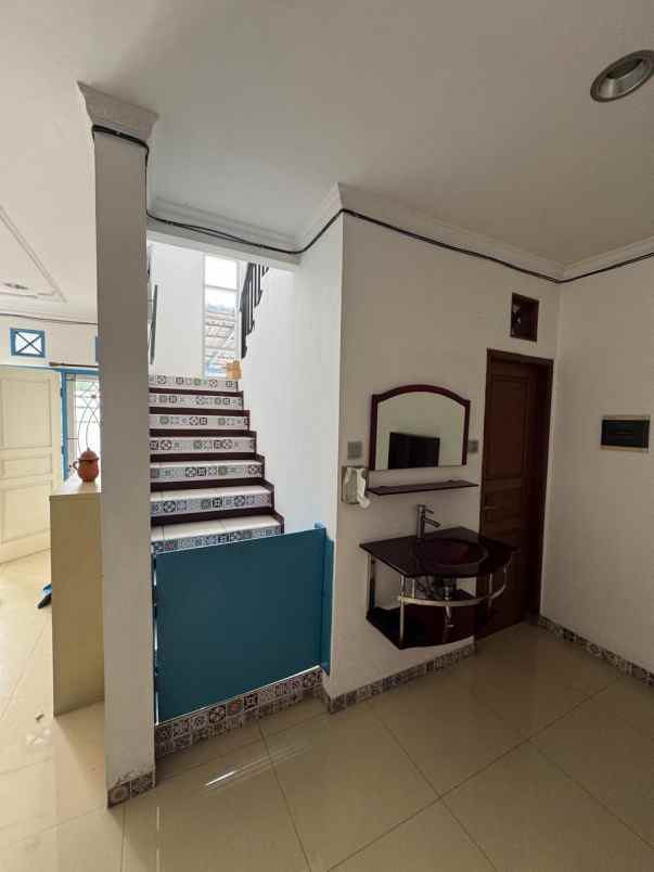 dijual rumah larangan ciledug dekat joglo jakbar