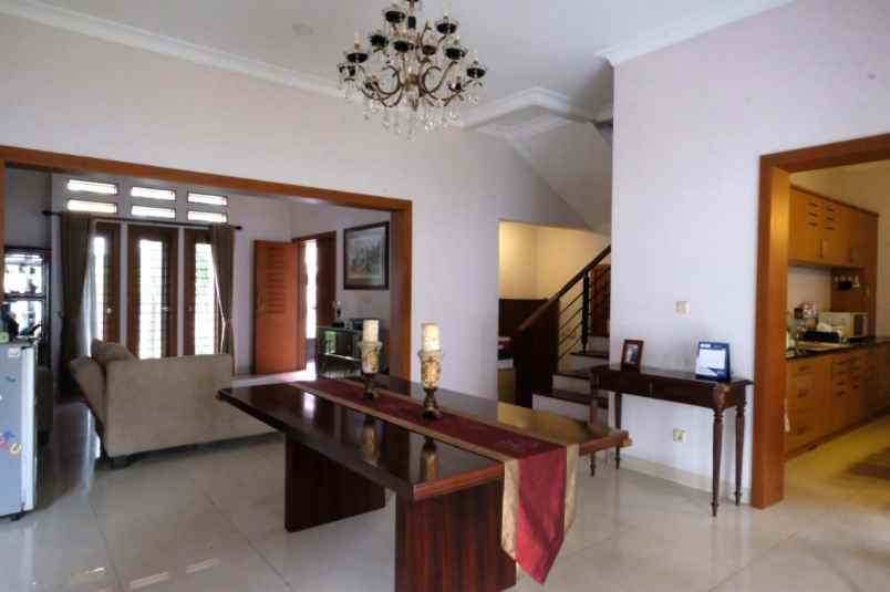 dijual rumah lebak lestari indah