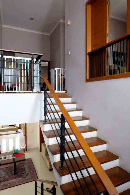 dijual rumah lebak lestari indah