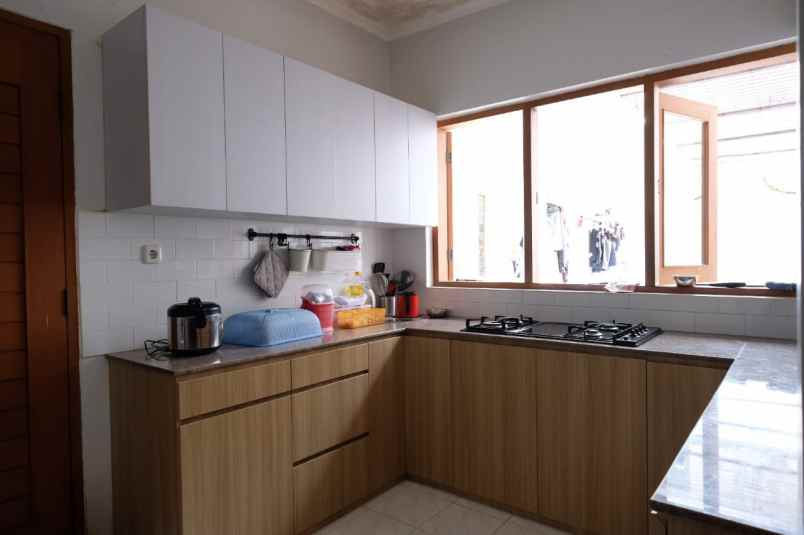 dijual rumah lebak lestari indah