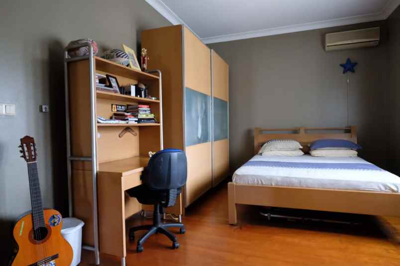 dijual rumah lebak lestari indah