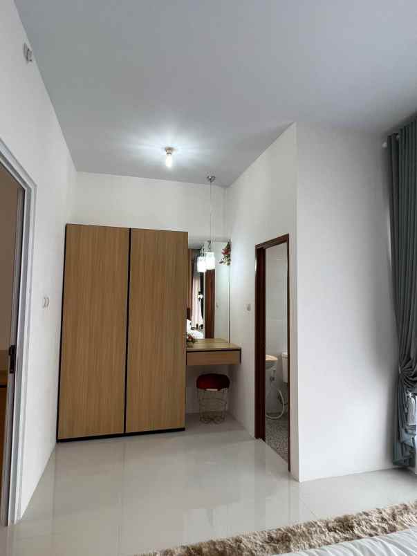 dijual rumah leuwinanggung cibubur depok