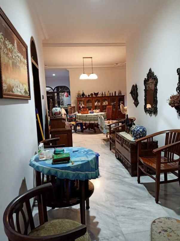 dijual rumah manyar