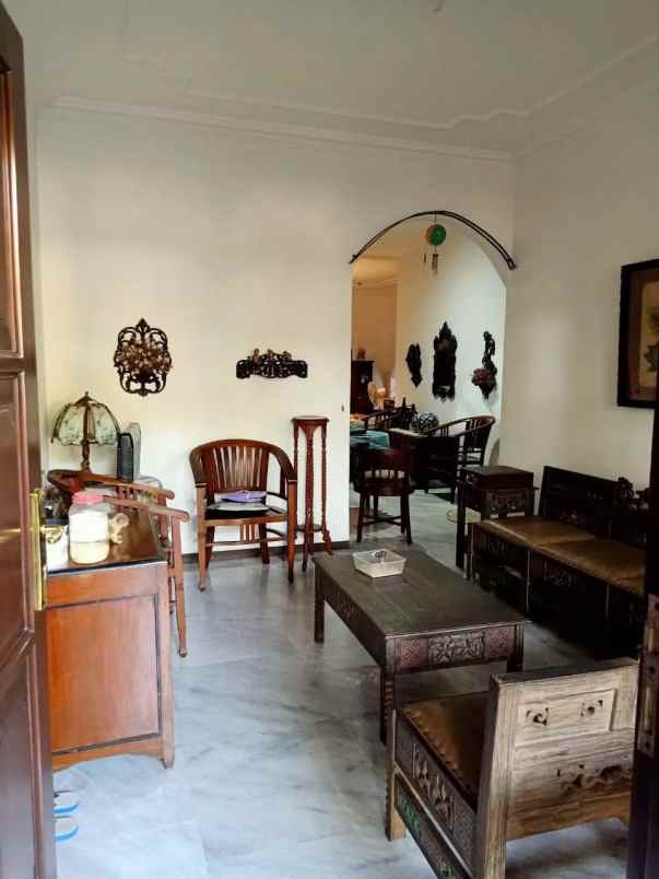 dijual rumah manyar