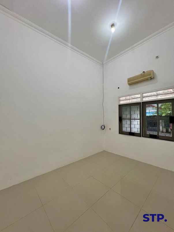 dijual rumah manyar jaya