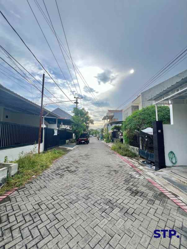 dijual rumah manyar jaya