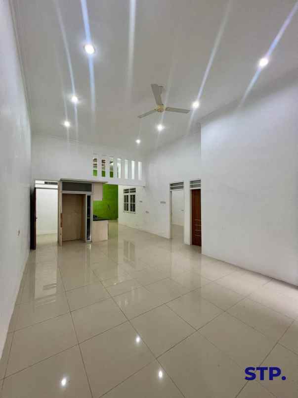 dijual rumah manyar jaya