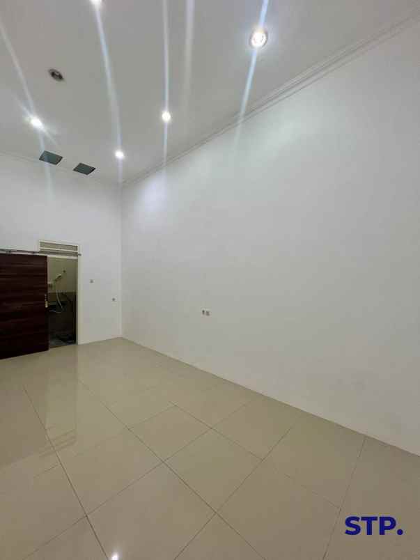 dijual rumah manyar jaya