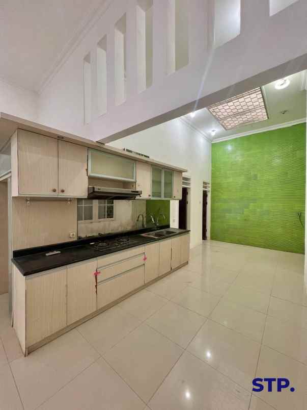 dijual rumah manyar jaya